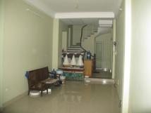 Cho thuê nhà 50m2, 5 tầng tại ngõ 360 Xã Đàn, ô tô đỗ cửa Cho thuê nhà 50m2, 5 tầng tại ngõ 360 Xã Đàn, ô tô đỗ cửa